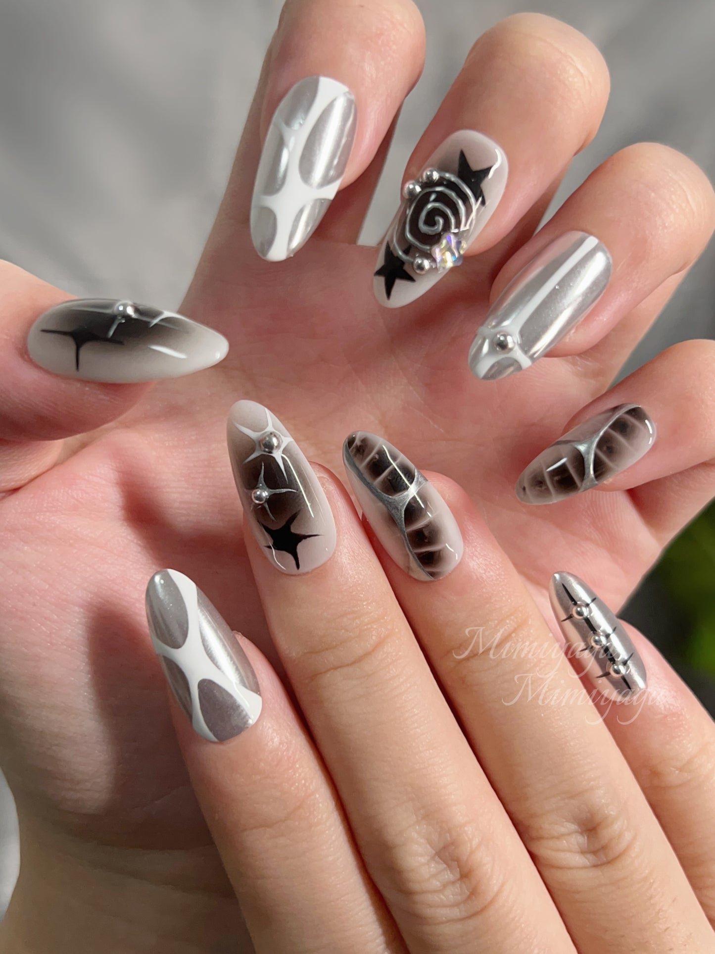 Monochrome Orbit